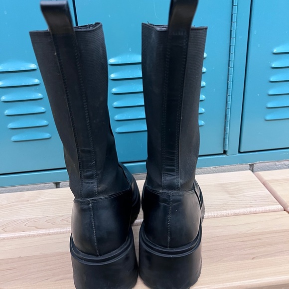 Steve Madden Black Slip-On Chelsea Platform Boots - Picture 9 of 13